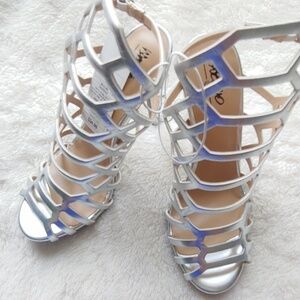 Mossimo Kylea Women's silver heels Size 5.5
